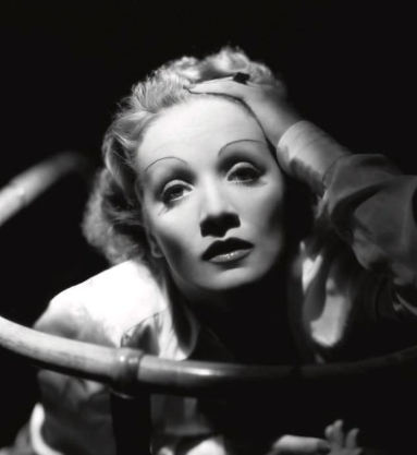 A naked star in the White House pool