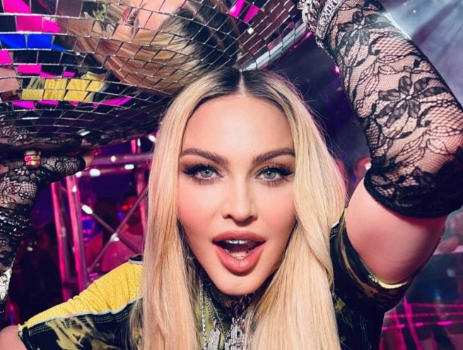 A naked star in the White House pool